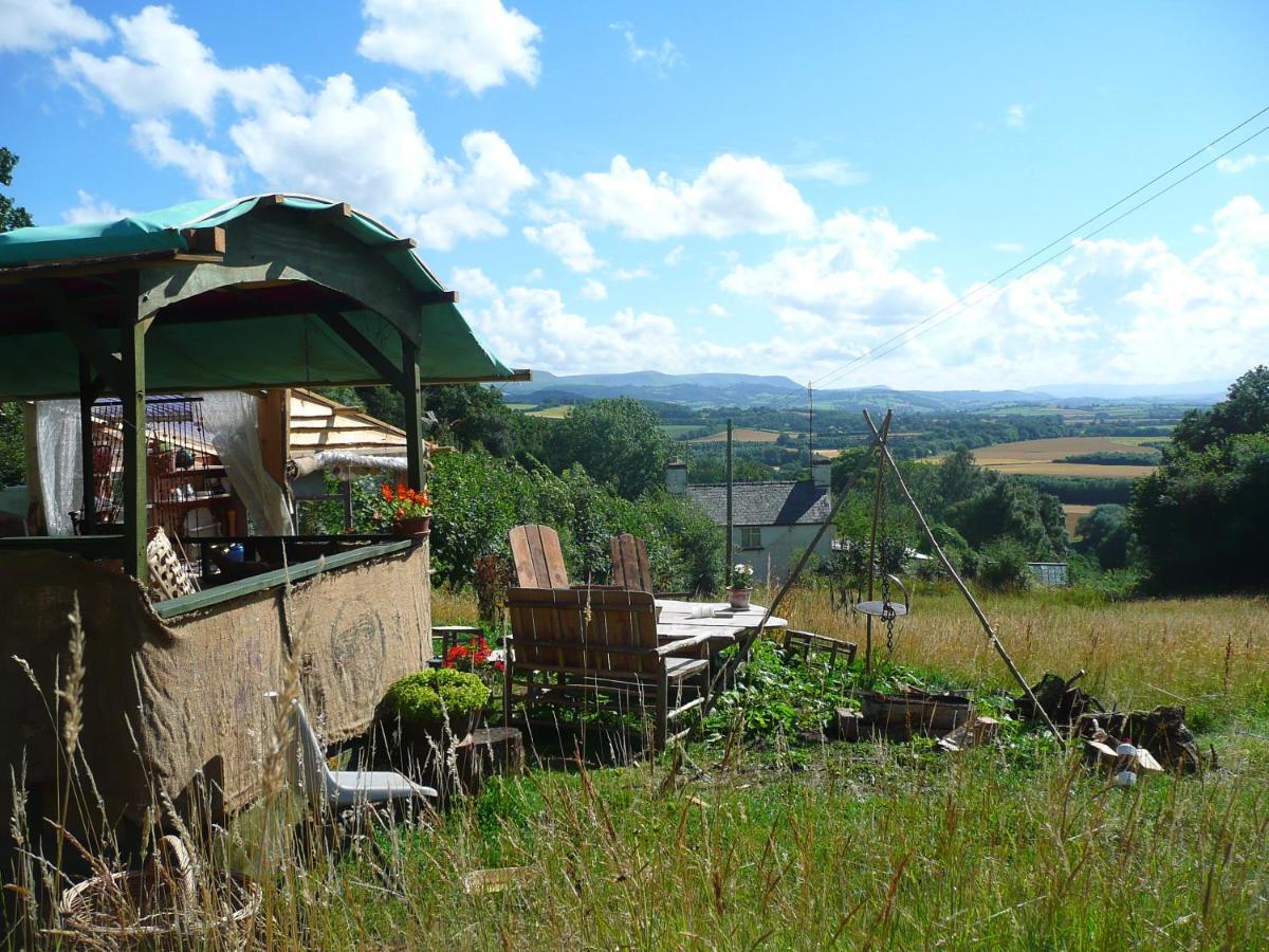 New Inn Brilley Whitney Екстериор снимка